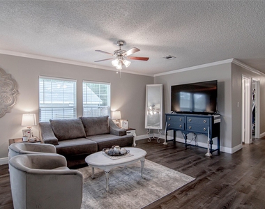 164 Varsity Drive - Photo Thumbnail 2