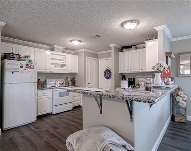 164 Varsity Drive - Photo Thumbnail 4