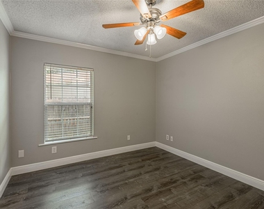 164 Varsity Drive - Photo Thumbnail 24