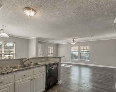 164 Varsity Drive - Photo Thumbnail 12