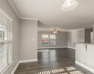 164 Varsity Drive - Photo Thumbnail 8