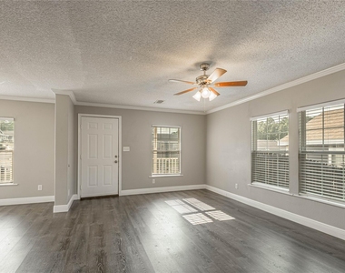 164 Varsity Drive - Photo Thumbnail 6