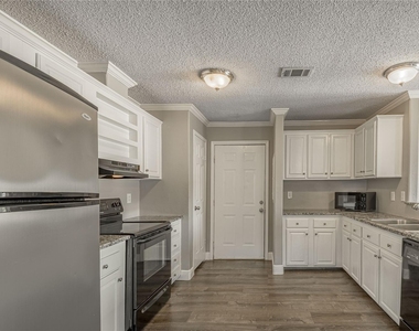 164 Varsity Drive - Photo Thumbnail 10
