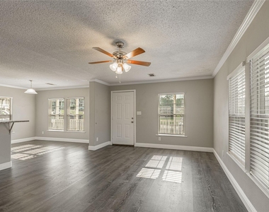 164 Varsity Drive - Photo Thumbnail 5