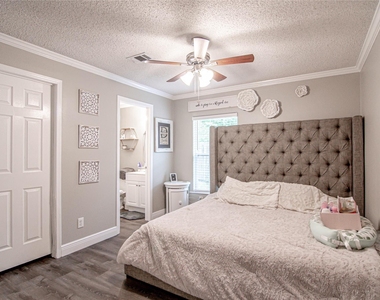 164 Varsity Drive - Photo Thumbnail 9