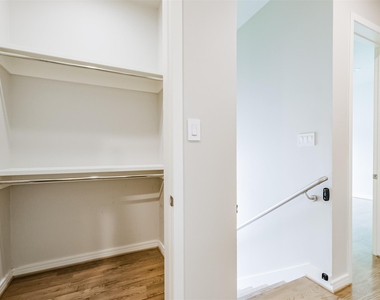 711 W Clay Street - Photo Thumbnail 41
