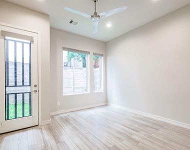 711 W Clay Street - Photo Thumbnail 8