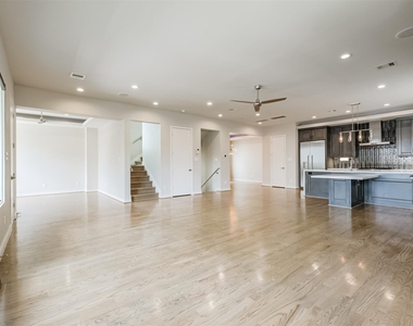711 W Clay Street - Photo Thumbnail 14