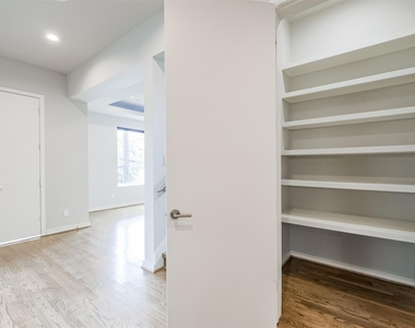 711 W Clay Street - Photo Thumbnail 25