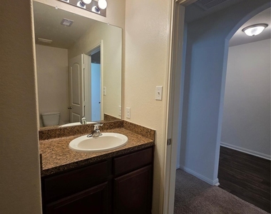 723 Crystal Lakes Drive - Photo Thumbnail 33