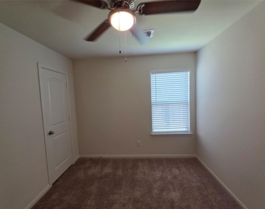 723 Crystal Lakes Drive - Photo Thumbnail 30