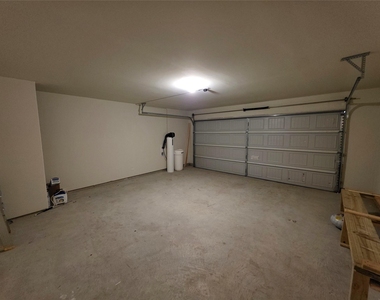 723 Crystal Lakes Drive - Photo Thumbnail 38