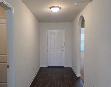 723 Crystal Lakes Drive - Photo Thumbnail 4