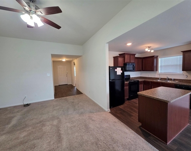 723 Crystal Lakes Drive - Photo Thumbnail 11