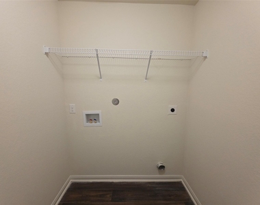 723 Crystal Lakes Drive - Photo Thumbnail 36