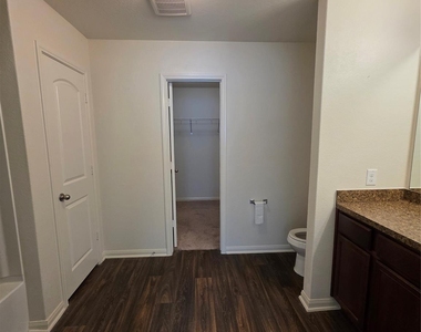 723 Crystal Lakes Drive - Photo Thumbnail 21
