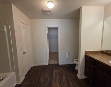 723 Crystal Lakes Drive - Photo Thumbnail 23