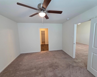 723 Crystal Lakes Drive - Photo Thumbnail 19