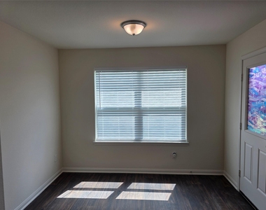 723 Crystal Lakes Drive - Photo Thumbnail 15