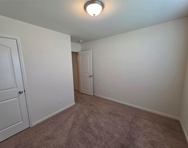 723 Crystal Lakes Drive - Photo Thumbnail 34
