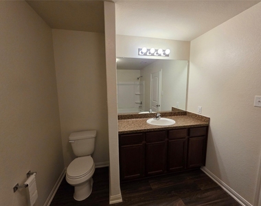 723 Crystal Lakes Drive - Photo Thumbnail 25