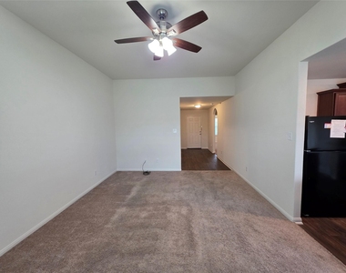 723 Crystal Lakes Drive - Photo Thumbnail 10