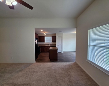 723 Crystal Lakes Drive - Photo Thumbnail 7