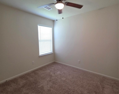 723 Crystal Lakes Drive - Photo Thumbnail 29