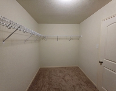 723 Crystal Lakes Drive - Photo Thumbnail 27