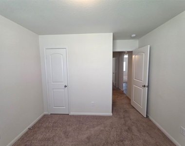 723 Crystal Lakes Drive - Photo Thumbnail 35