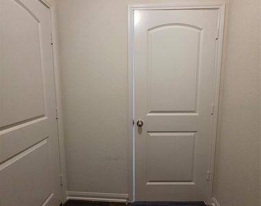 723 Crystal Lakes Drive - Photo Thumbnail 37