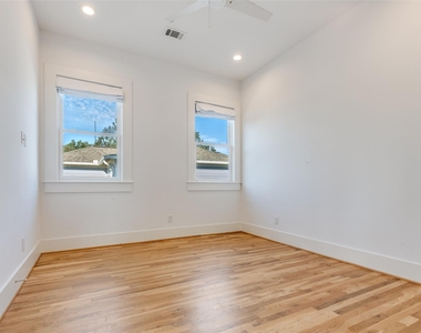 709 E 13th Street - Photo Thumbnail 28