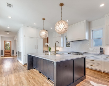 709 E 13th Street - Photo Thumbnail 11