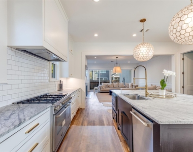 709 E 13th Street - Photo Thumbnail 12