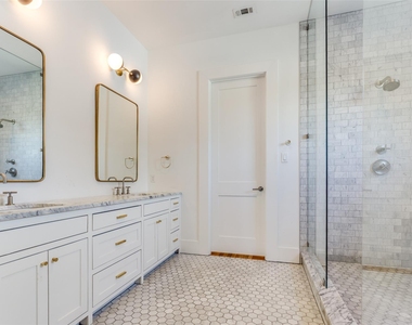 709 E 13th Street - Photo Thumbnail 23