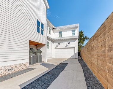 709 E 13th Street - Photo Thumbnail 3