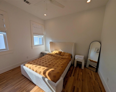 709 E 13th Street - Photo Thumbnail 29
