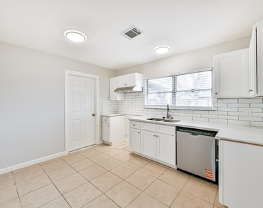 5855 Beldart Street - Photo Thumbnail 6