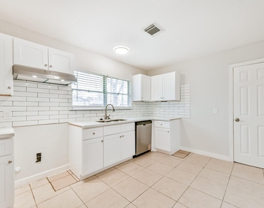 5855 Beldart Street - Photo Thumbnail 7