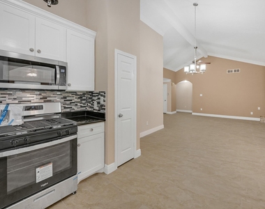 2910 Norwich Street - Photo Thumbnail 8