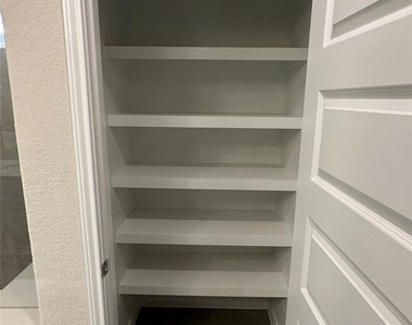 221 Harper Ridge Drive - Photo Thumbnail 14
