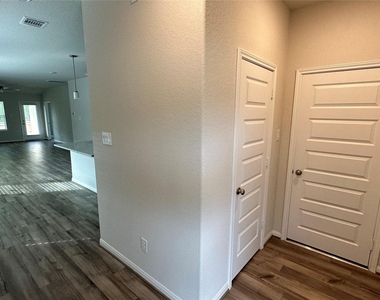 221 Harper Ridge Drive - Photo Thumbnail 5