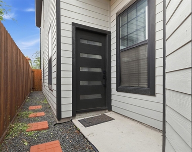 6734 Avenue P - Photo Thumbnail 3