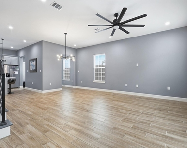 6734 Avenue P - Photo Thumbnail 4