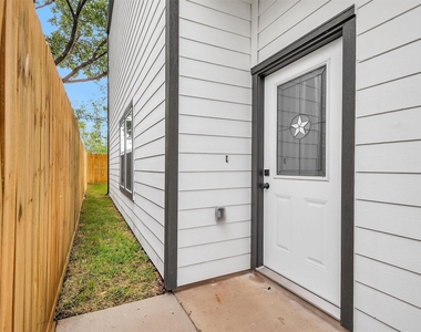 6918 Dumble Street - Photo Thumbnail 3