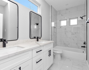 6918 Dumble Street - Photo Thumbnail 24