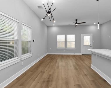 6918 Dumble Street - Photo Thumbnail 5