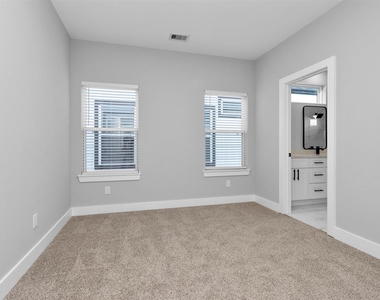 6918 Dumble Street - Photo Thumbnail 22