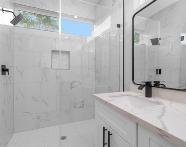 6918 Dumble Street - Photo Thumbnail 20