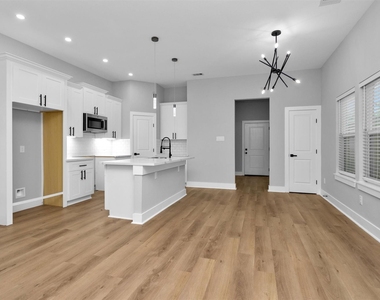 6918 Dumble Street - Photo Thumbnail 10